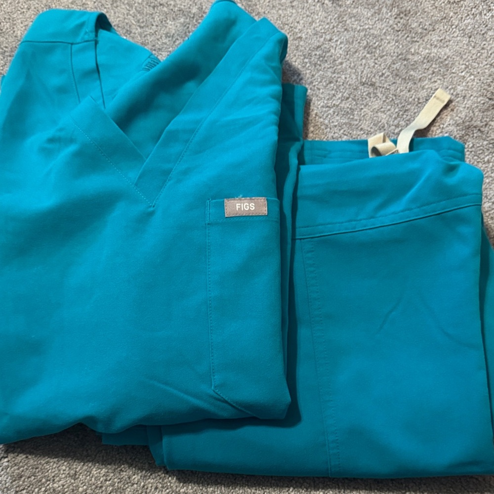 Figs Vibrant Blue Scrub Set